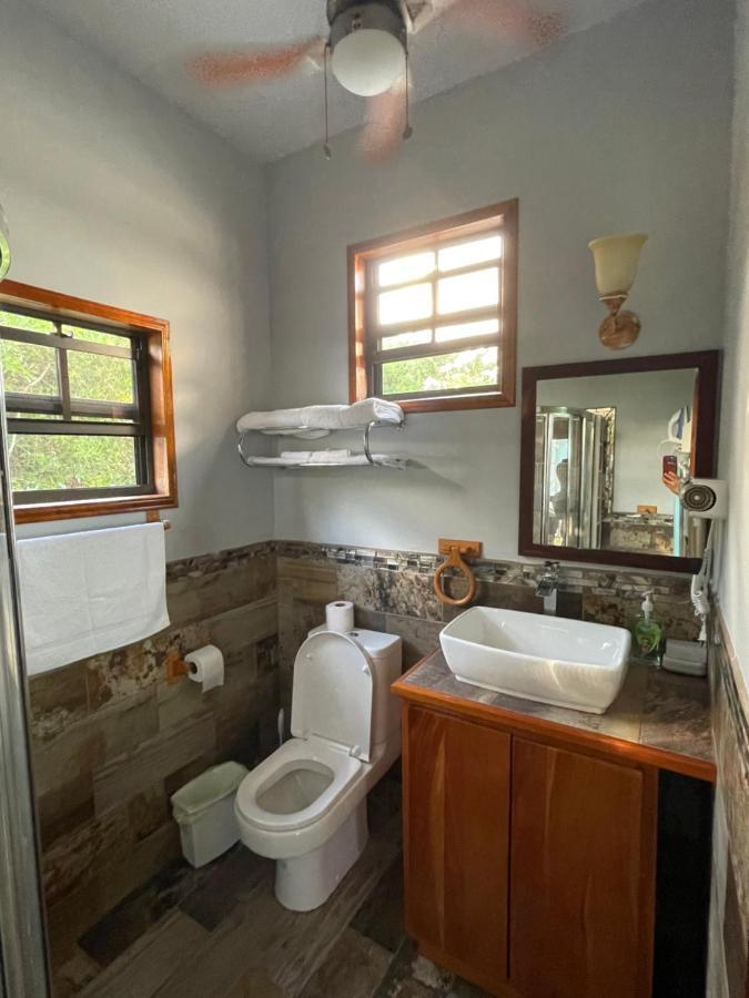 Hidden Treasure Vacation Home Blue Bay Cottage Caye Caulker Eksteriør billede